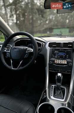 Седан Ford Fusion 2013 в 