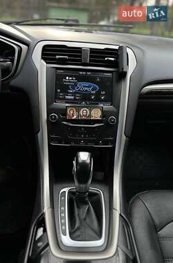 Седан Ford Fusion 2013 в 