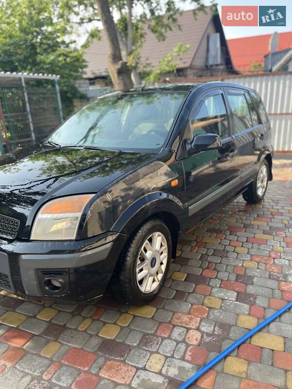 Хэтчбек Ford Fusion 2006 в 