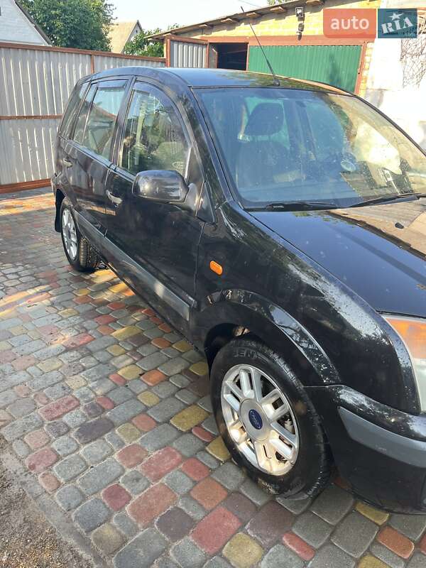 Хэтчбек Ford Fusion 2006 в Тараще