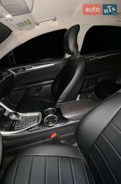 Седан Ford Fusion 2013 в 