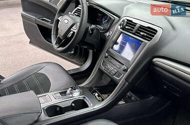 Седан Ford Fusion 2017 в 