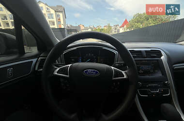 Седан Ford Fusion 2016 в 