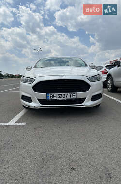 Седан Ford Fusion 2015 в 