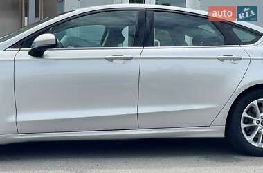 Седан Ford Fusion 2018 в 