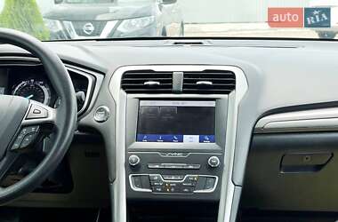 Седан Ford Fusion 2018 в 