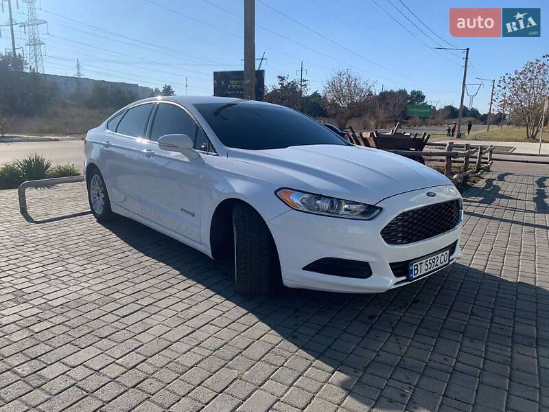 Седан Ford Fusion 2016 в 