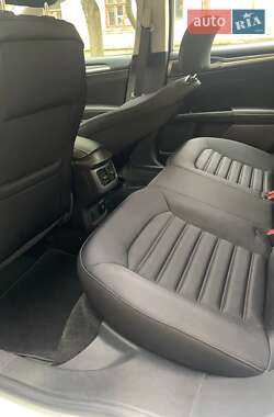 Седан Ford Fusion 2016 в 