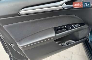Седан Ford Fusion 2013 в 