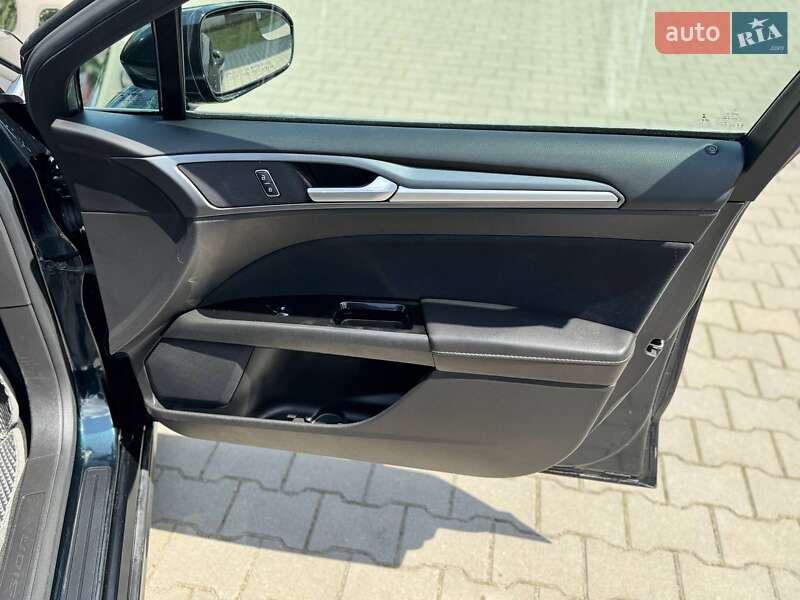 Седан Ford Fusion 2013 в Ровно