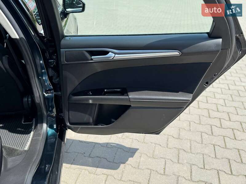 Седан Ford Fusion 2013 в Ровно