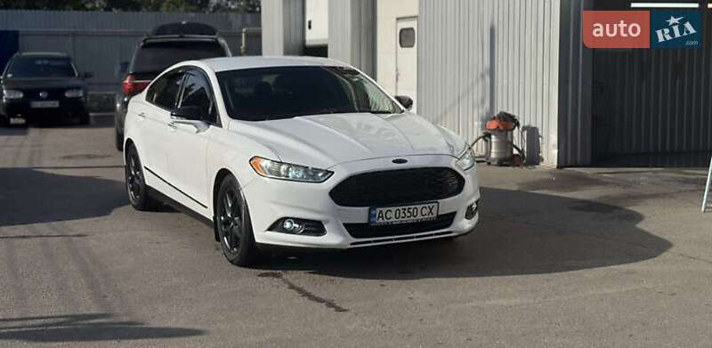 Седан Ford Fusion 2016 в 