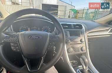 Седан Ford Fusion 2016 в 