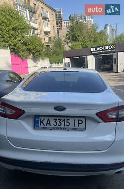 Седан Ford Fusion 2015 в 