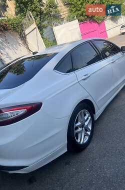 Седан Ford Fusion 2015 в 