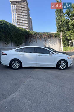 Седан Ford Fusion 2015 в 