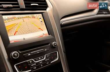 Седан Ford Fusion 2018 в 