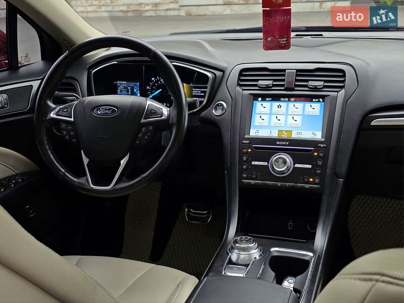 Седан Ford Fusion 2017 в 
