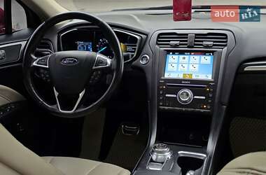 Седан Ford Fusion 2017 в 