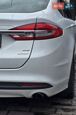 Седан Ford Fusion 2016 в 