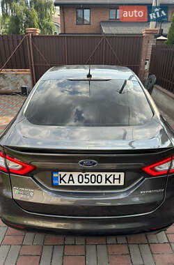 Седан Ford Fusion 2015 в 