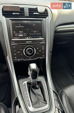 Седан Ford Fusion 2015 в 