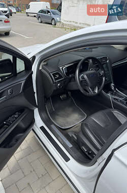 Седан Ford Fusion 2013 в 