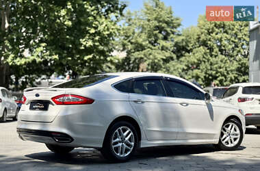 Седан Ford Fusion 2013 в 