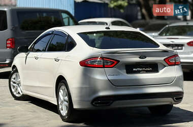 Седан Ford Fusion 2013 в 