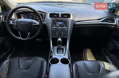 Седан Ford Fusion 2013 в 