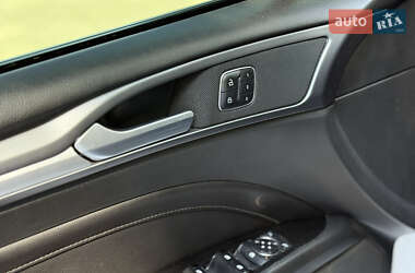 Седан Ford Fusion 2013 в 