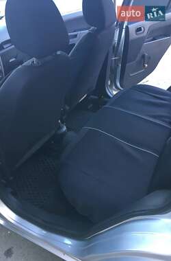 Хэтчбек Ford Fusion 2011 в 