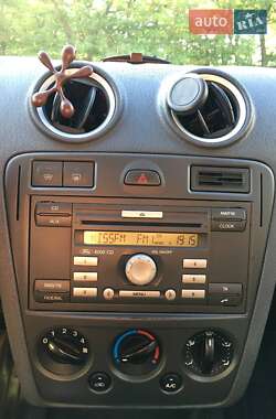 Хэтчбек Ford Fusion 2011 в 