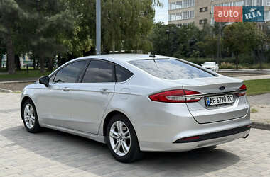 Седан Ford Fusion 2018 в 