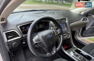 Седан Ford Fusion 2018 в 