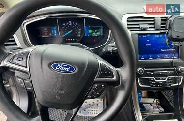 Седан Ford Fusion 2018 в 