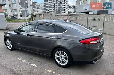 Седан Ford Fusion 2018 в 