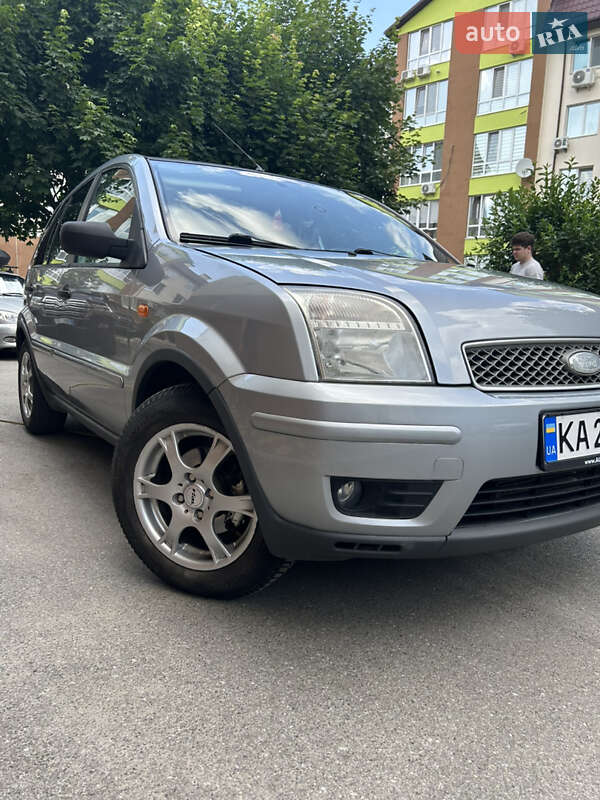 Хетчбек Ford Fusion 2005 в 