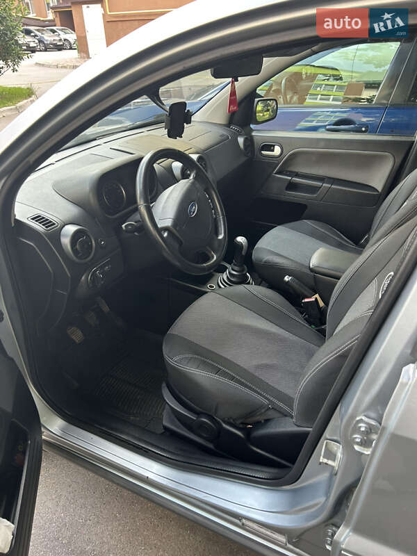 Хэтчбек Ford Fusion 2005 в Киеве