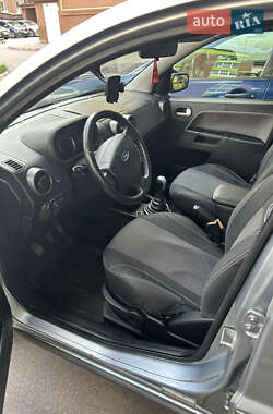 Хетчбек Ford Fusion 2005 в 