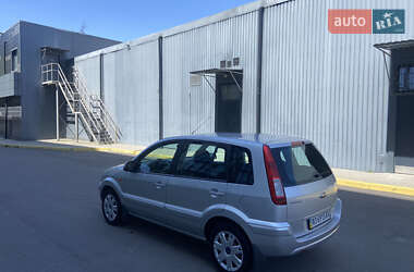Хэтчбек Ford Fusion 2010 в 