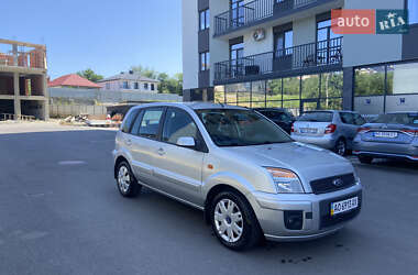 Хэтчбек Ford Fusion 2010 в 