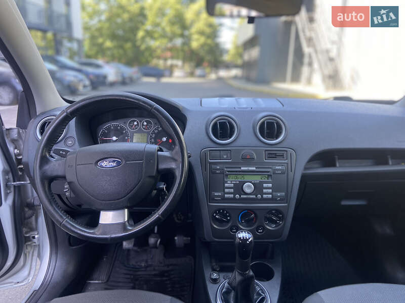 Хетчбек Ford Fusion 2010 в Ужгороді