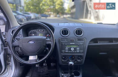 Хэтчбек Ford Fusion 2010 в 