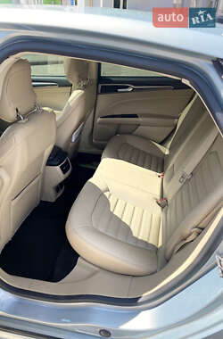 Седан Ford Fusion 2014 в 