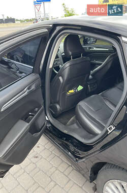 Седан Ford Fusion 2015 в 