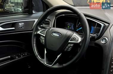 Седан Ford Fusion 2017 в 