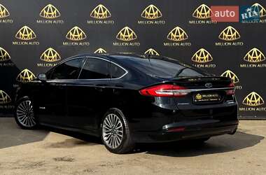 Седан Ford Fusion 2017 в 