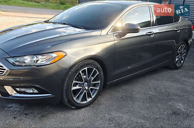 Седан Ford Fusion 2017 в 