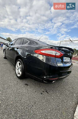 Седан Ford Fusion 2013 в 